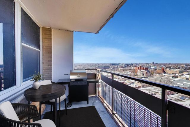 555 W CORNELIA Avenue 1511, Chicago, IL 60657