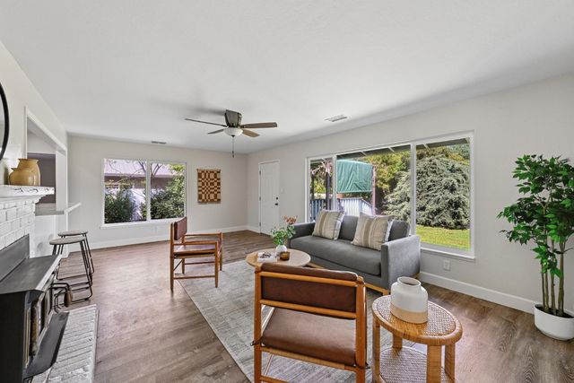 8820 Sunset Ave, Fair Oaks, CA 95628