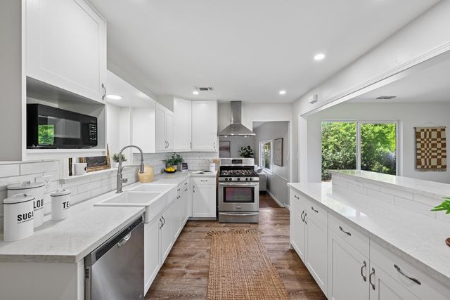 8820 Sunset Ave, Fair Oaks, CA 95628