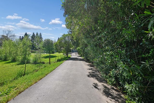 8820 Sunset Ave, Fair Oaks, CA 95628