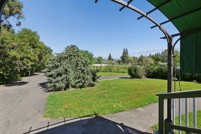 8820 Sunset Ave, Fair Oaks, CA 95628