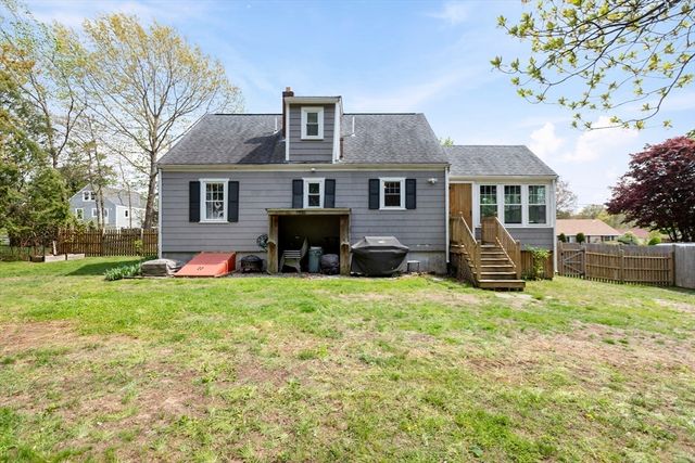 17 Melvern Rd, Abington, MA 02351