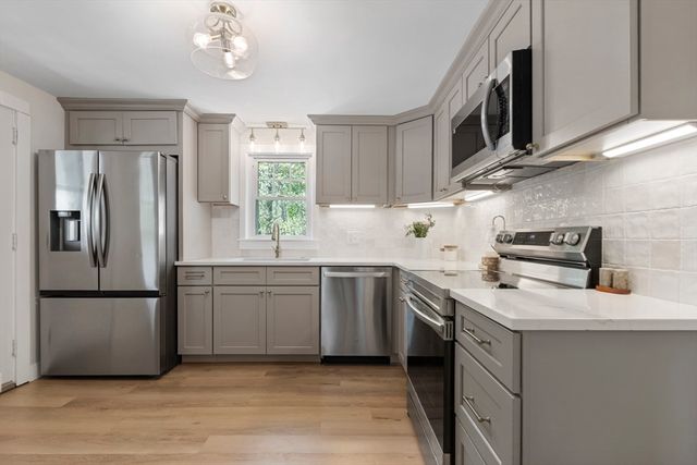 17 Melvern Rd, Abington, MA 02351