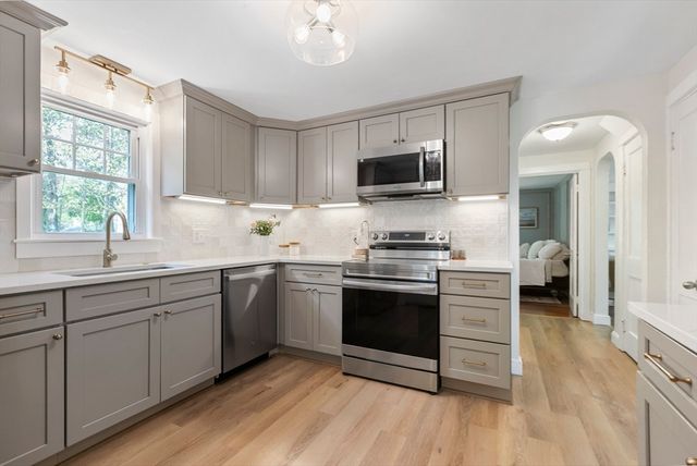 17 Melvern Rd, Abington, MA 02351