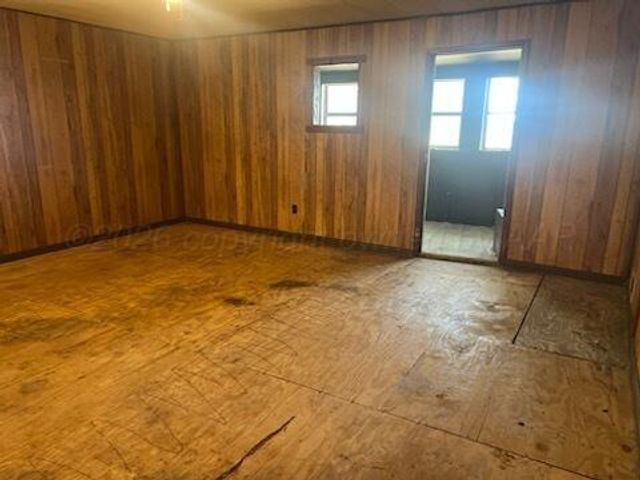 600 Allen Avenue, Stinnett, TX 79083