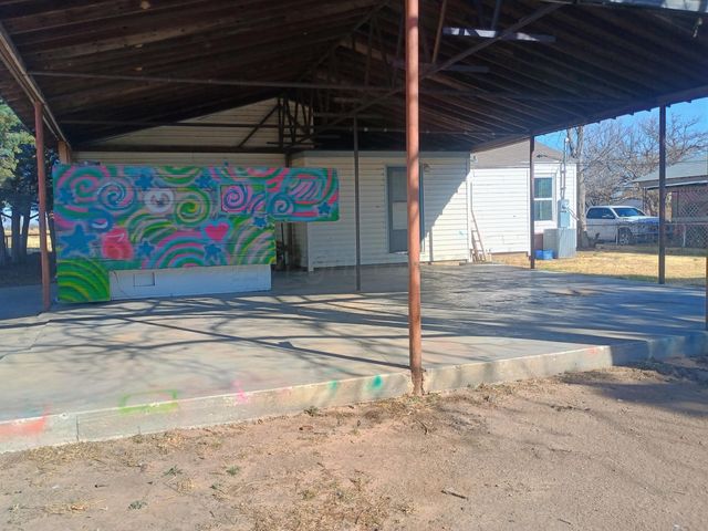 600 Allen Avenue, Stinnett, TX 79083