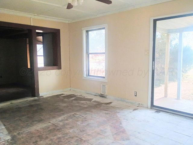 600 Allen Avenue, Stinnett, TX 79083