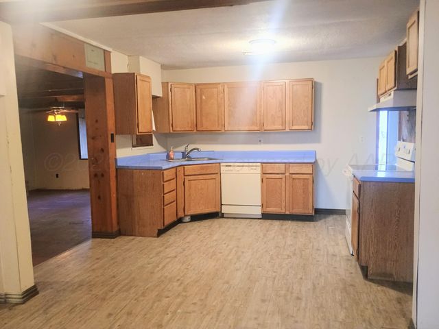 600 Allen Avenue, Stinnett, TX 79083