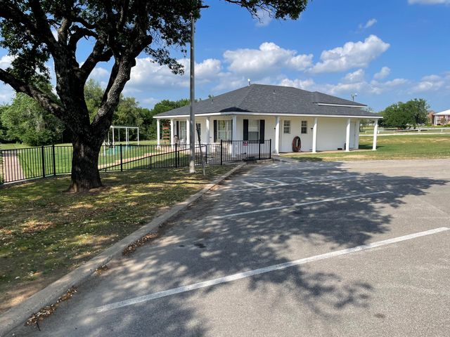 2412 Candlestick Drive, Granbury, TX 76049