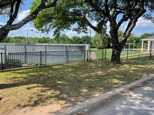 2412 Candlestick Drive, Granbury, TX 76049