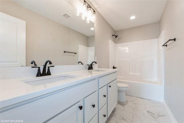7000 Lake Hill Drive 79, Des Moines, IA 50320