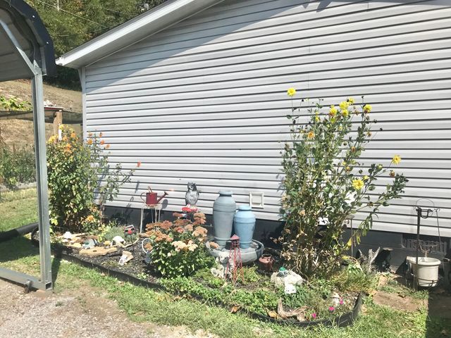 686 KY 827 Highway, Greenup, KY 41144