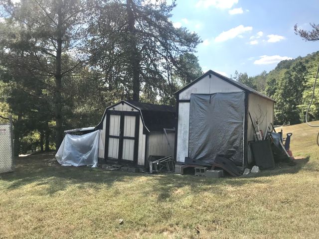 686 KY 827 Highway, Greenup, KY 41144