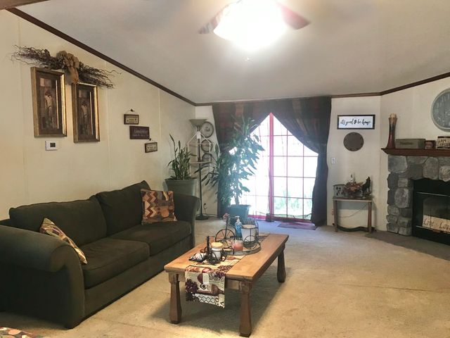 686 KY 827 Highway, Greenup, KY 41144