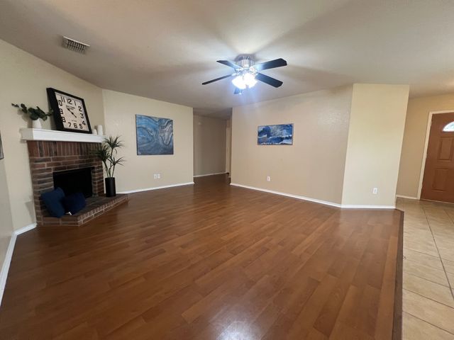1413 Lauren Drive, Burleson, TX 76028