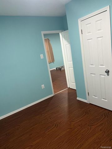 13500 Fenelon Street, Detroit, MI 48212