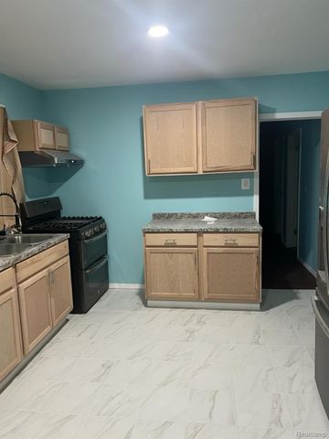 13500 Fenelon Street, Detroit, MI 48212