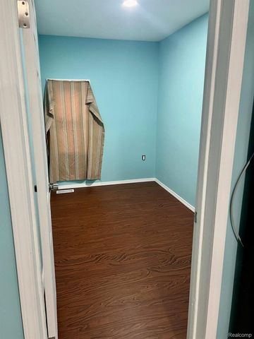 13500 Fenelon Street, Detroit, MI 48212