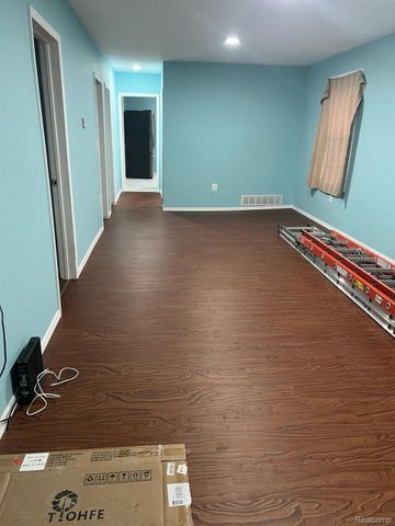 13500 Fenelon Street, Detroit, MI 48212