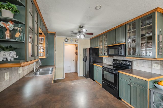 748 Regency Drive, Hurst, TX 76054