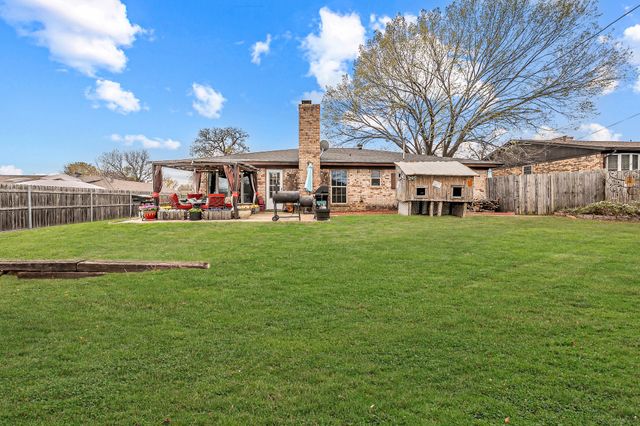 748 Regency Drive, Hurst, TX 76054