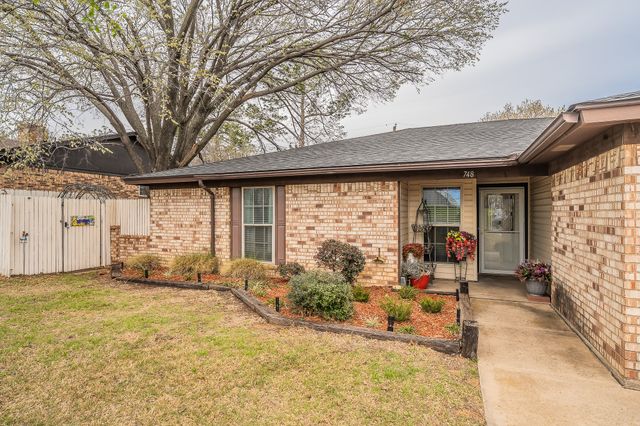 748 Regency Drive, Hurst, TX 76054