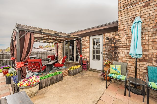 748 Regency Drive, Hurst, TX 76054