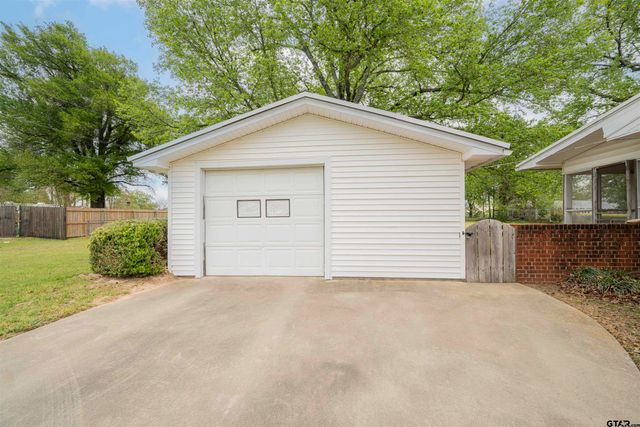 729 S Walnut, Winnsboro, TX 75494