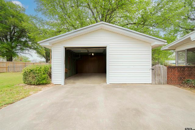 729 S Walnut, Winnsboro, TX 75494