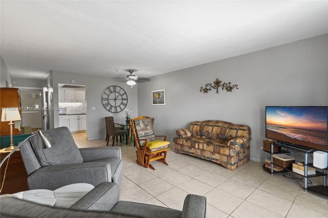 17001 NE 13th Ave 214, Miami, FL 33162