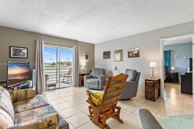 17001 NE 13th Ave 214, Miami, FL 33162