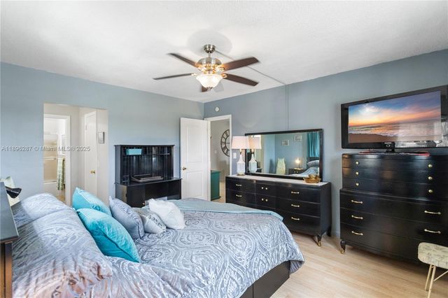 17001 NE 13th Ave 214, Miami, FL 33162