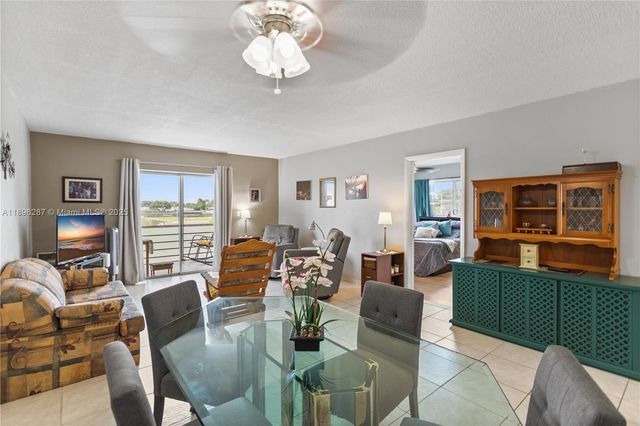 17001 NE 13th Ave 214, Miami, FL 33162