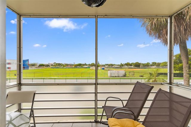 17001 NE 13th Ave 214, Miami, FL 33162