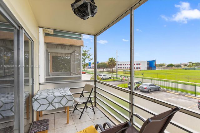 17001 NE 13th Ave 214, Miami, FL 33162