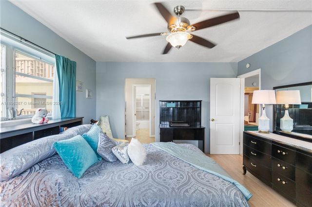 17001 NE 13th Ave 214, Miami, FL 33162