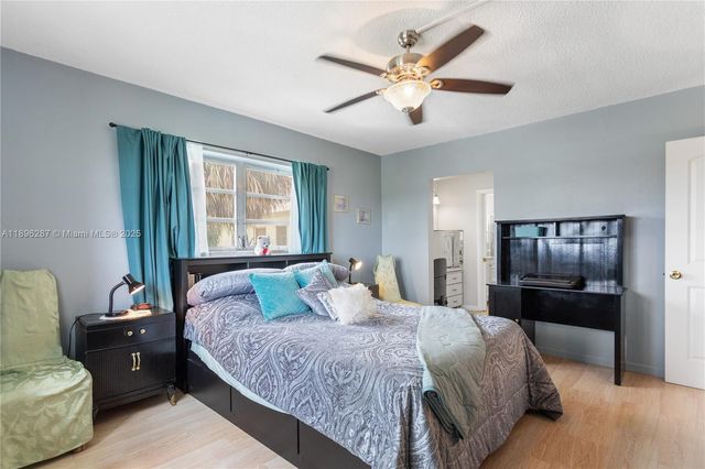 17001 NE 13th Ave 214, Miami, FL 33162