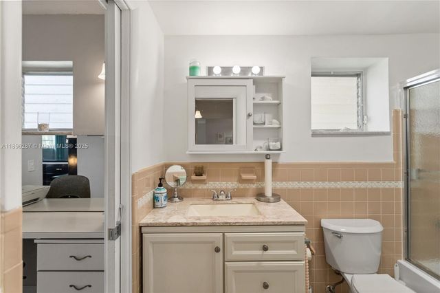 17001 NE 13th Ave 214, Miami, FL 33162