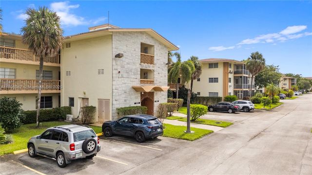 17001 NE 13th Ave 214, Miami, FL 33162