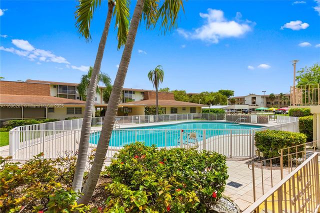 17001 NE 13th Ave 214, Miami, FL 33162