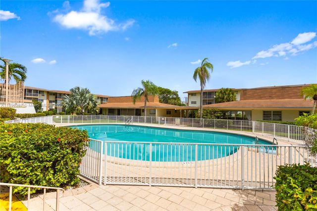 17001 NE 13th Ave 214, Miami, FL 33162