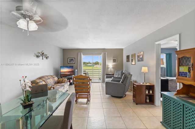 17001 NE 13th Ave 214, Miami, FL 33162