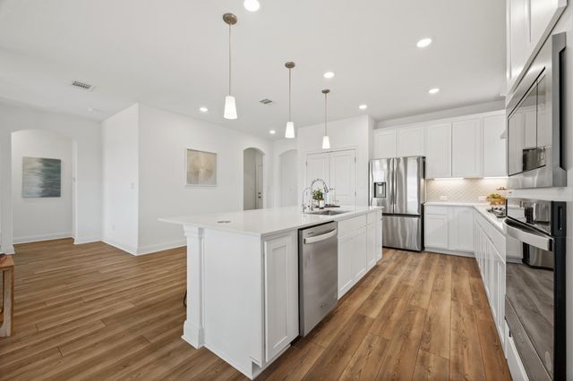 6605 Apache Plum LN, Spicewood, TX 78669
