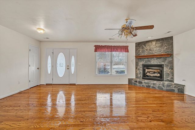 75 Evergreen RD, Wirtz, VA 24184