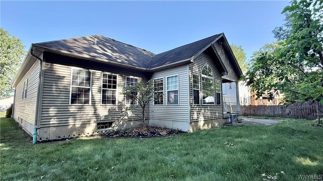 1142 Bowen Drive West, North Tonawanda, NY 14120
