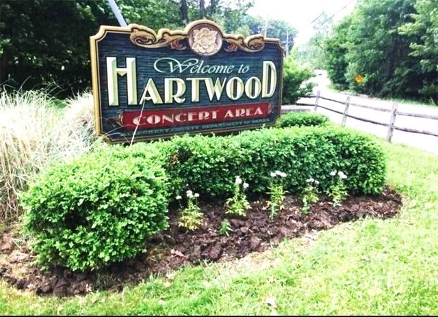 2807 Middle Rd, Hampton, PA 15116