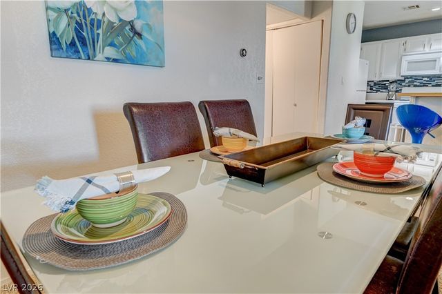 5040 South Rainbow Boulevard 204, Las Vegas, NV 89118