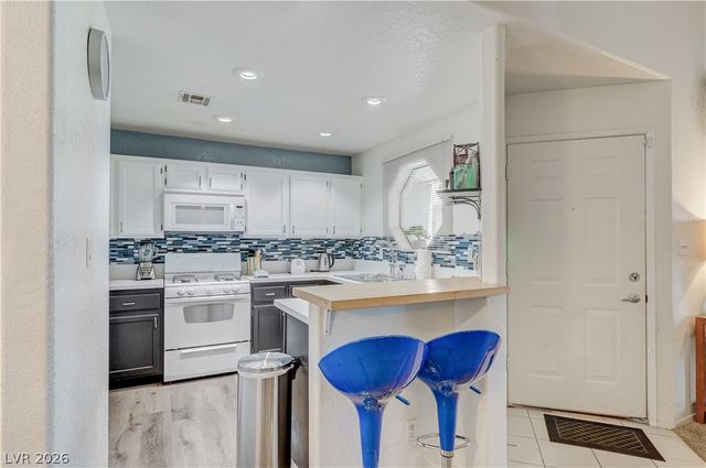 5040 South Rainbow Boulevard 204, Las Vegas, NV 89118