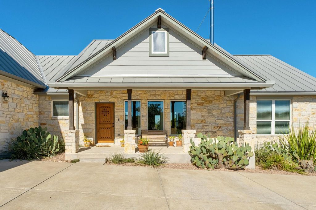 2121 Martin RD, Dripping Springs, TX 78620