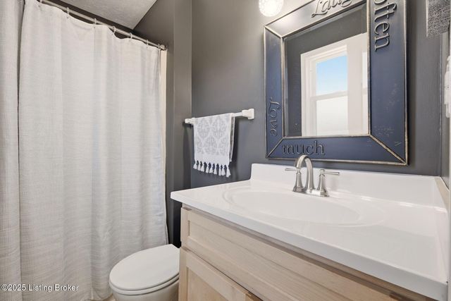 3900 Hawthorne Rd, La Grange, KY 40031